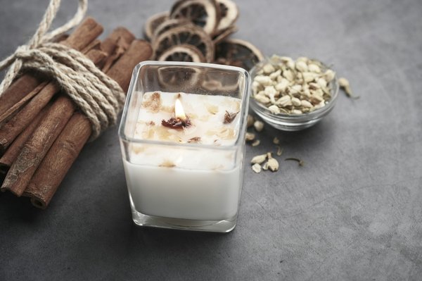 La bougie parfumée et personnalisée pour afficher vos convictions avec style, un must-have pour une décoration sublime !